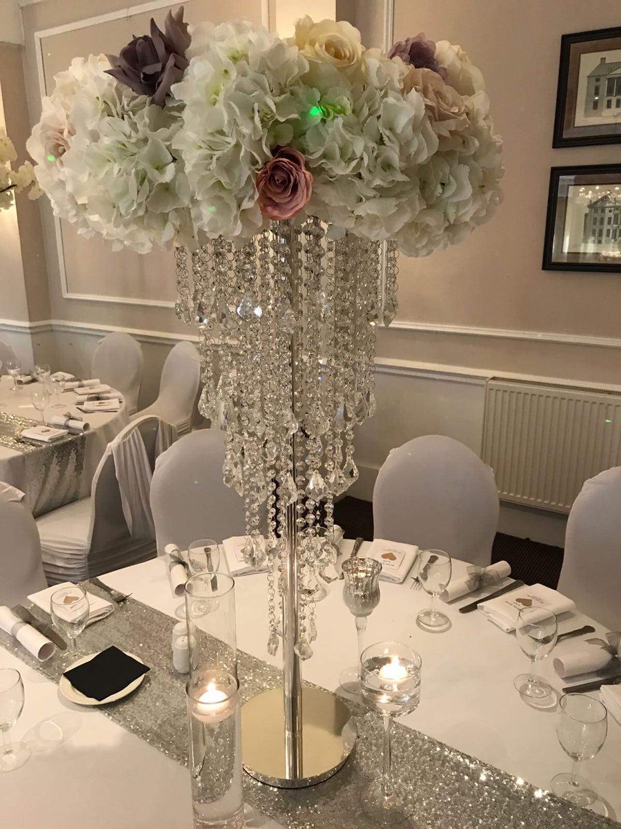Idovenue's tweet photo. One of our favourite centre pieces #pastel #floral #Crystal #bling https://t.co/uyFvNVCZZi