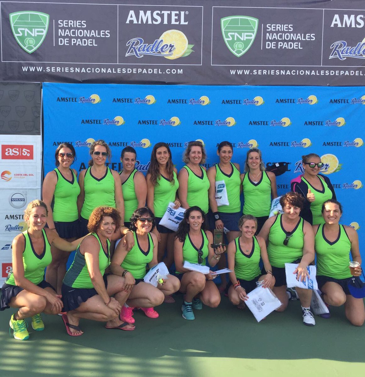 El equipo de las Marias, en las SNP espectaculares con cada una de sus equipaciones! Una para cada dia! Esto si que es glamour! 🎾🎾