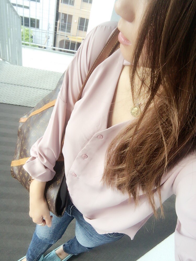 skrillex_coco's tweet photo. #moery @moery_official
可愛すぎる。
大人女子って感じ。
わたしは大人になれへん女子。
#ootd #全身moery
靴はお誕生日のいただきもの。
今年の夏は、ブルーが、気になる。 https://t.co/EfqEWa3ocf