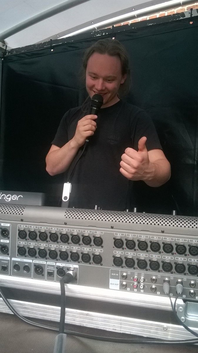 ZsaZsaZsuMusic's tweet photo. Onze knopjesman 👍 #newmemberofthefamily #geenvrouwwellanghaar https://t.co/DxLvGjipxa