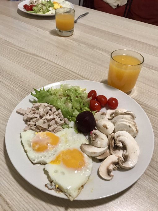 Good breakfast before the gym 😉💪
#HealthyFood #Prague https://t.co/Zg47XkHTFm