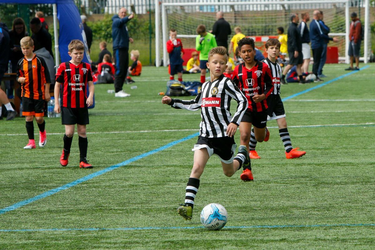 LFCU10s's tweet photo. 💪Action shots of @linthwaitejfc U10's @ the @htafcdotcom 
@PPG Cup Yesterday🏆
#Greatexperience Greatexperience 
@ViessmannUK 
@Viessmann https://t.co/4lsrwr0zfz