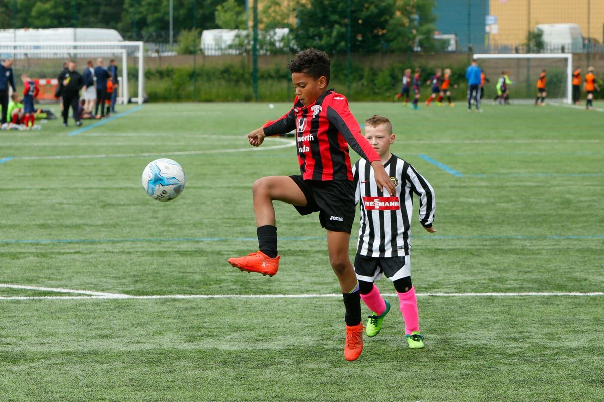 LFCU10s's tweet photo. 💪Action shots of @linthwaitejfc U10's @ the @htafcdotcom 
@PPG Cup Yesterday🏆
#Greatexperience Greatexperience 
@ViessmannUK 
@Viessmann https://t.co/4lsrwr0zfz