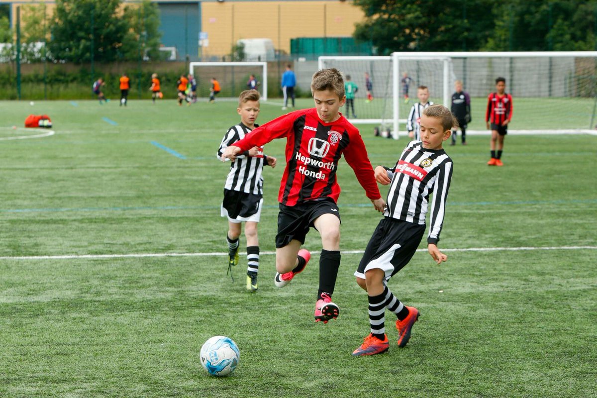 LFCU10s's tweet photo. 💪Action shots of @linthwaitejfc U10's @ the @htafcdotcom 
@PPG Cup Yesterday🏆
#Greatexperience Greatexperience 
@ViessmannUK 
@Viessmann https://t.co/4lsrwr0zfz