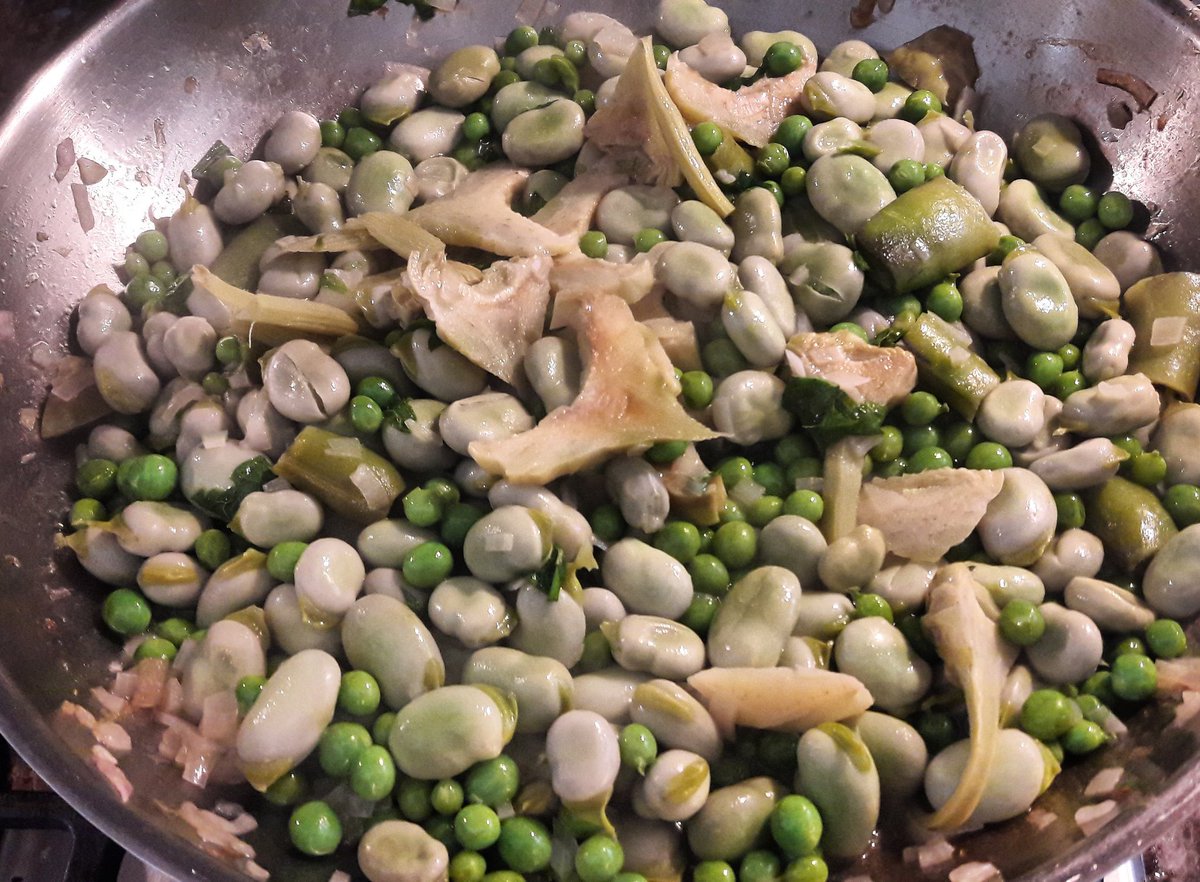 Turpin101's tweet image. Frittedda - for when the garden gives you artichokes, broad beans and peas. #frittedda