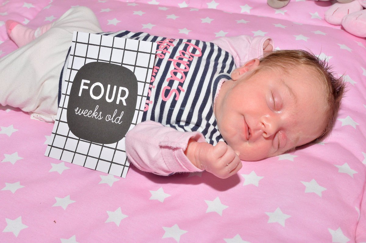 daantje5979's tweet photo. Al even niets meer getweet, maar met goede reden. ๐ #babygirl #Jinthe #fourweeksold https://t.co/4wOAEXe1no