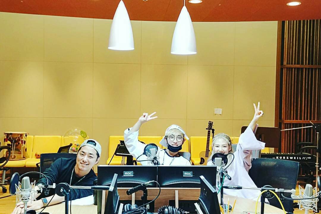 [PIC][05-06-2017]HyoYeon tham dự "MBC Radio Kangta Starry Night" với tư cách là khách mời vào tối nay DBj-40UVoAIGIF9