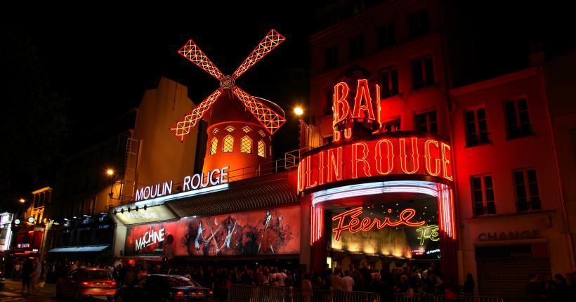 Cet été, la Machine du Moulin Rouge vous invite à découvrir son nouveau rooftop ebx.sh/2svDKl4