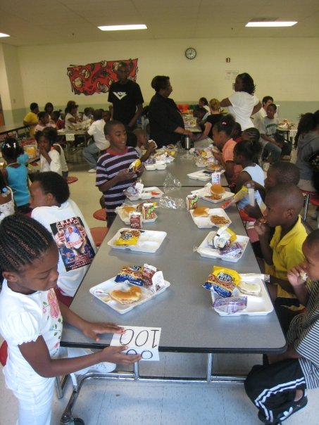 #StLouis Families: Looking for summer meals for kids? Call City at 314-657-1654 for locations. stlouis-mo.gov/government/dep…
