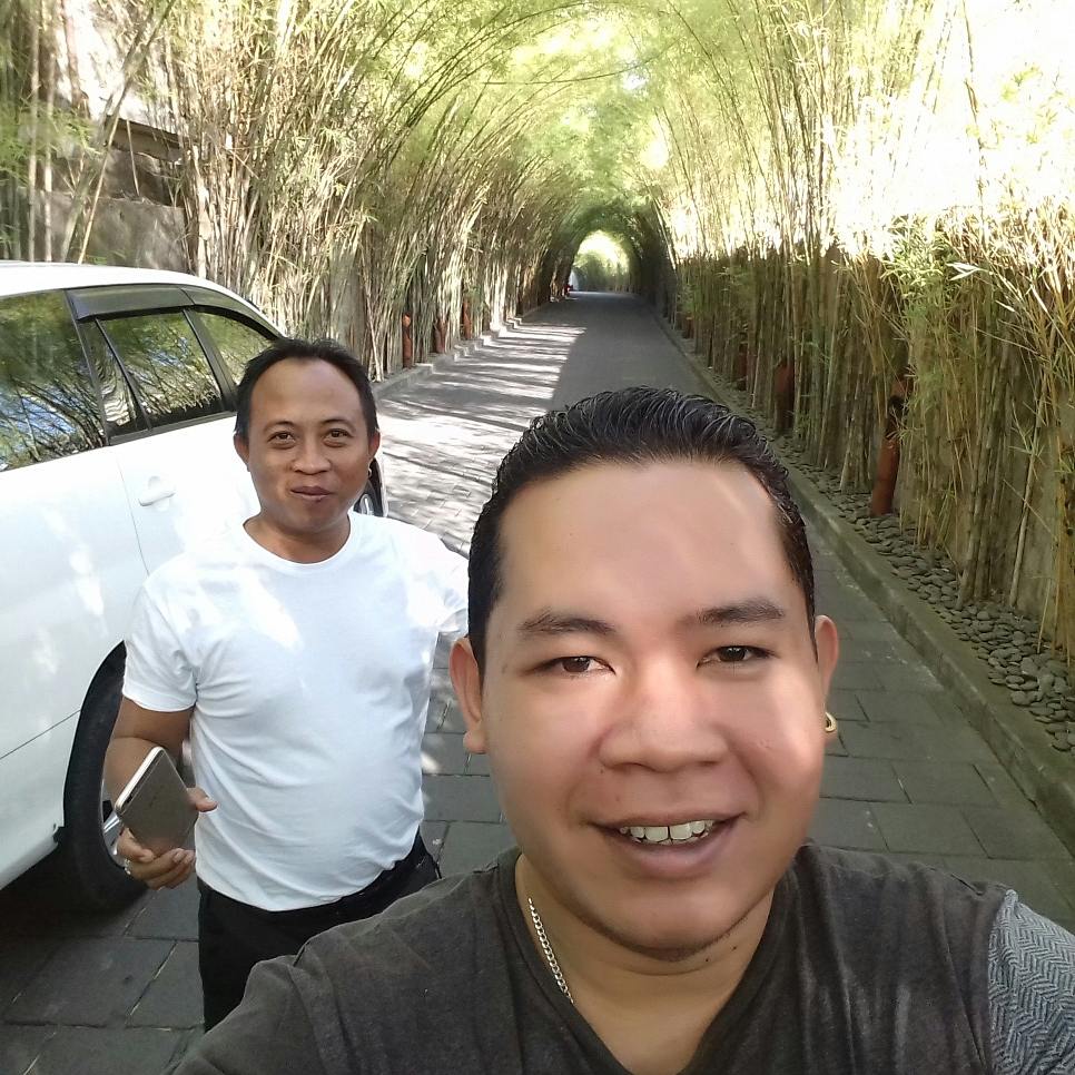 mangguk's tweet photo. Pick up at w hotel https://t.co/FAYXD0PGB6