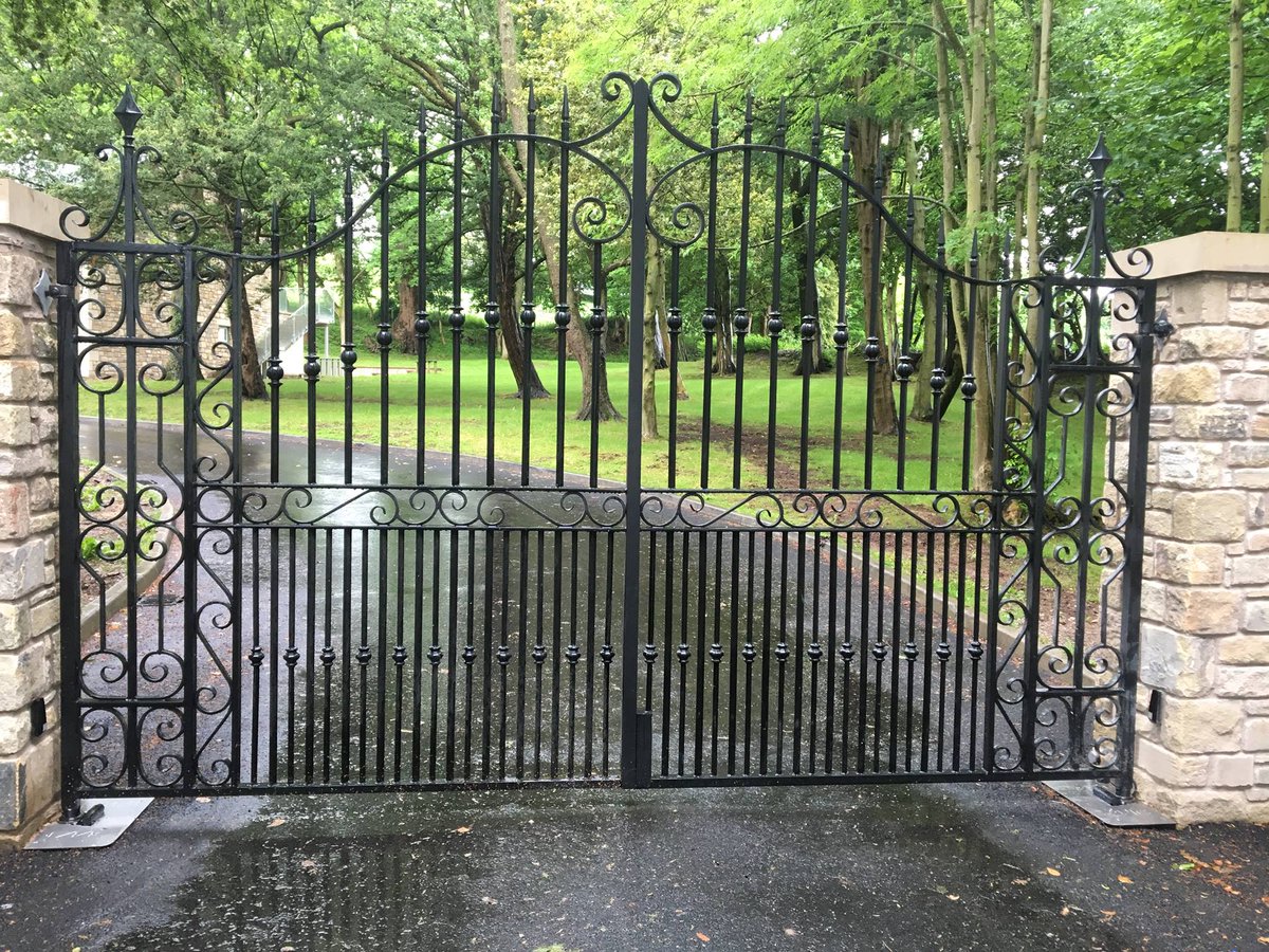 McGaffigansIron's tweet photo. Set of #Decrotive #wrought #iron #gates
All made in house on our machines/forge
Credit to j.bargh 
👍🏻 https://t.co/sJo86xxHef