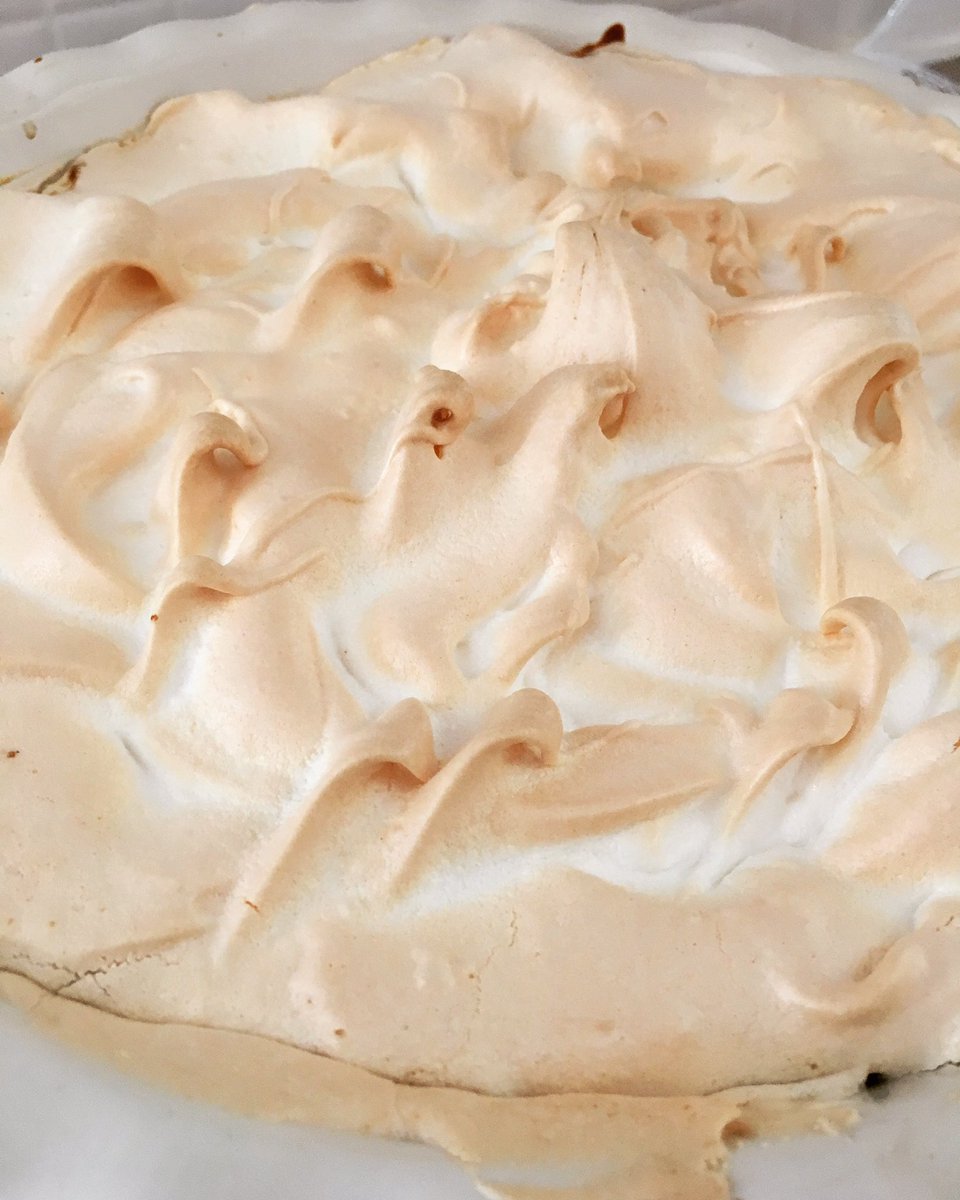 KathysBakes's tweet photo. Lovely crisp peaks on top of our lemon meringue pie! So simple too! 🍋🍋#baking #pie #lemon #lemonmeringuepie #family #homebaking https://t.co/bjejP0SDgn