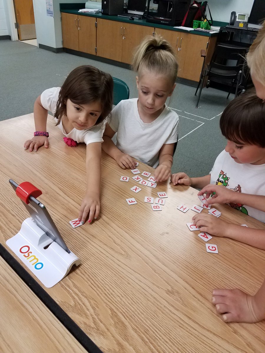 BrielleTechEdu's tweet photo. Starting off the morning with @OsmoWords to practice vocabulary for their science unit https://t.co/vyjkl5C6MG