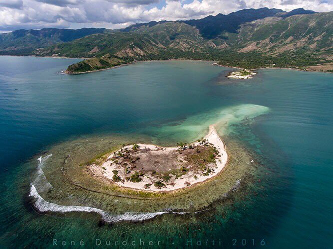 chriscjacques's tweet photo. Journée mondiale de l'environnement #JME17 Rapprocher les gens de la nature - L'île de la trompeuse par @renedurocherhaiti. Appreciate it ! https://t.co/A56LkmUc33