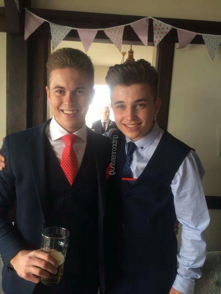 unseenroadtrip's tweet photo. @RoadTripTV only brook would wear red converse with a suit 😂
#fetusbrook https://t.co/V00K5AKXDj