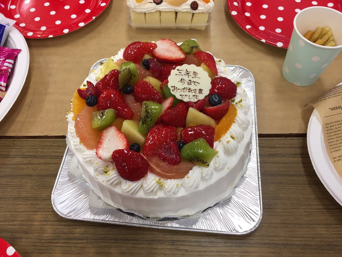 rn_2518's tweet photo. 1・2年生と先生がお疲れ様会を開いてくれました👏🏻✨
ほんとにありがとう！😂
このメンバーで卓球ができてよかったです🏓 https://t.co/mBP06sIaDl