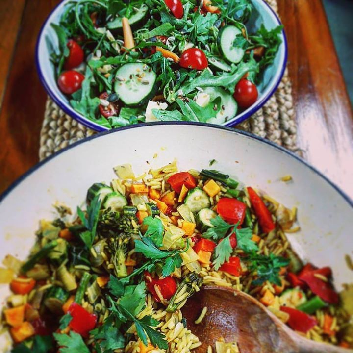 Mon_Petit_Cafe's tweet photo. Paella and salad for #dinner ... #liveaboard #livingonboard #lifeonaboat #moreadventures #adventurers #adventuresa… https://t.co/YZlB6oeEt2 https://t.co/W0FOsAwFIk