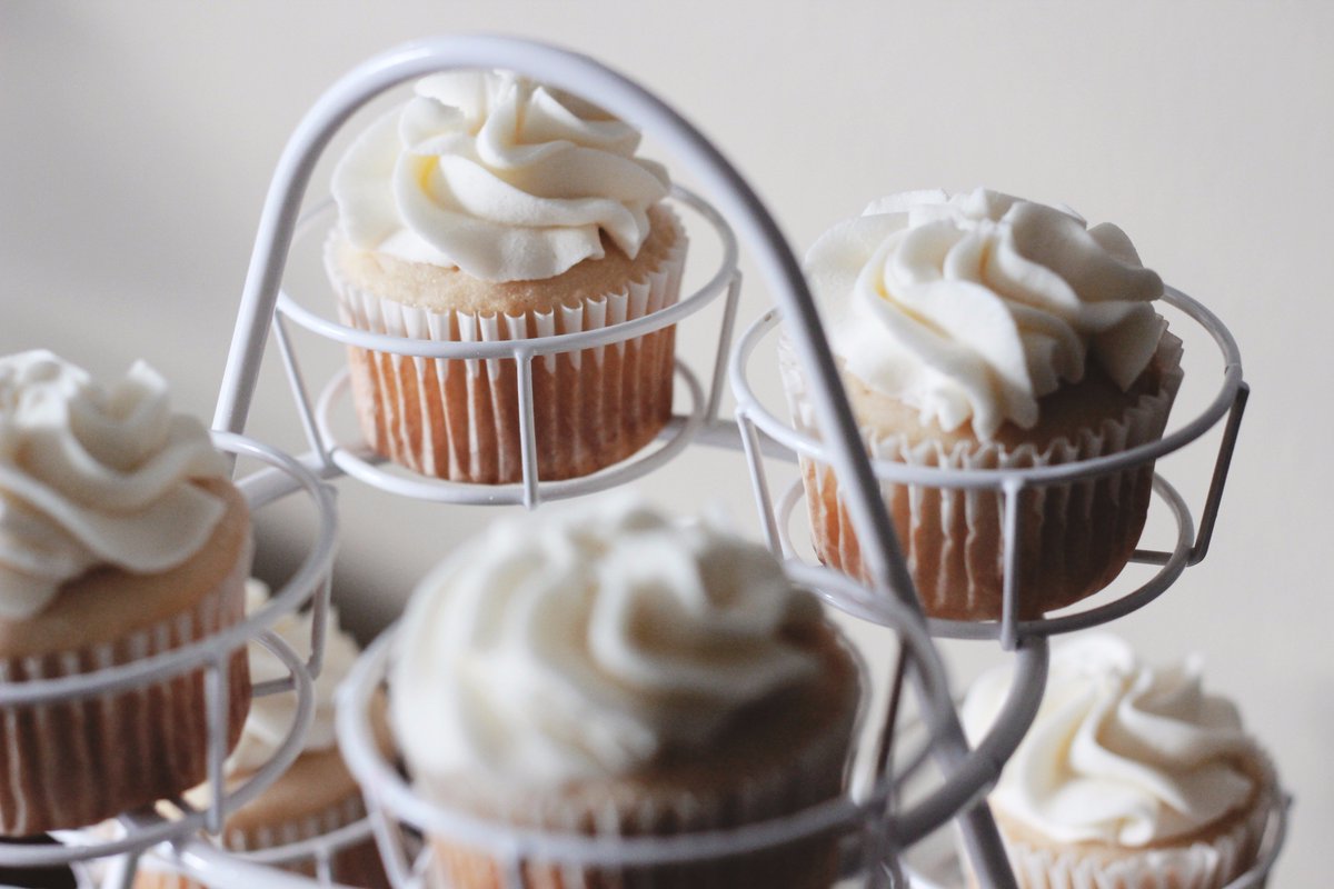 TDtearoom's tweet photo. Cakes on sale for @CR_UK #Raceforlife2017 being held at @TrenthamEstate tomorrow, 6 June 2017, Thank you to @StoneBaked1 and @BidfoodUK https://t.co/nJyoujaKmR