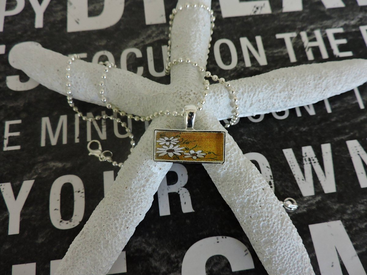 siljewel5's tweet photo. Daisy, Flower Pendant, Hippy, Custom Pendant, Custom Necklace, Silvโฆ https://t.co/H0CZGg7qKz #Etsy #RectanglePendant https://t.co/xzbbx7odyC