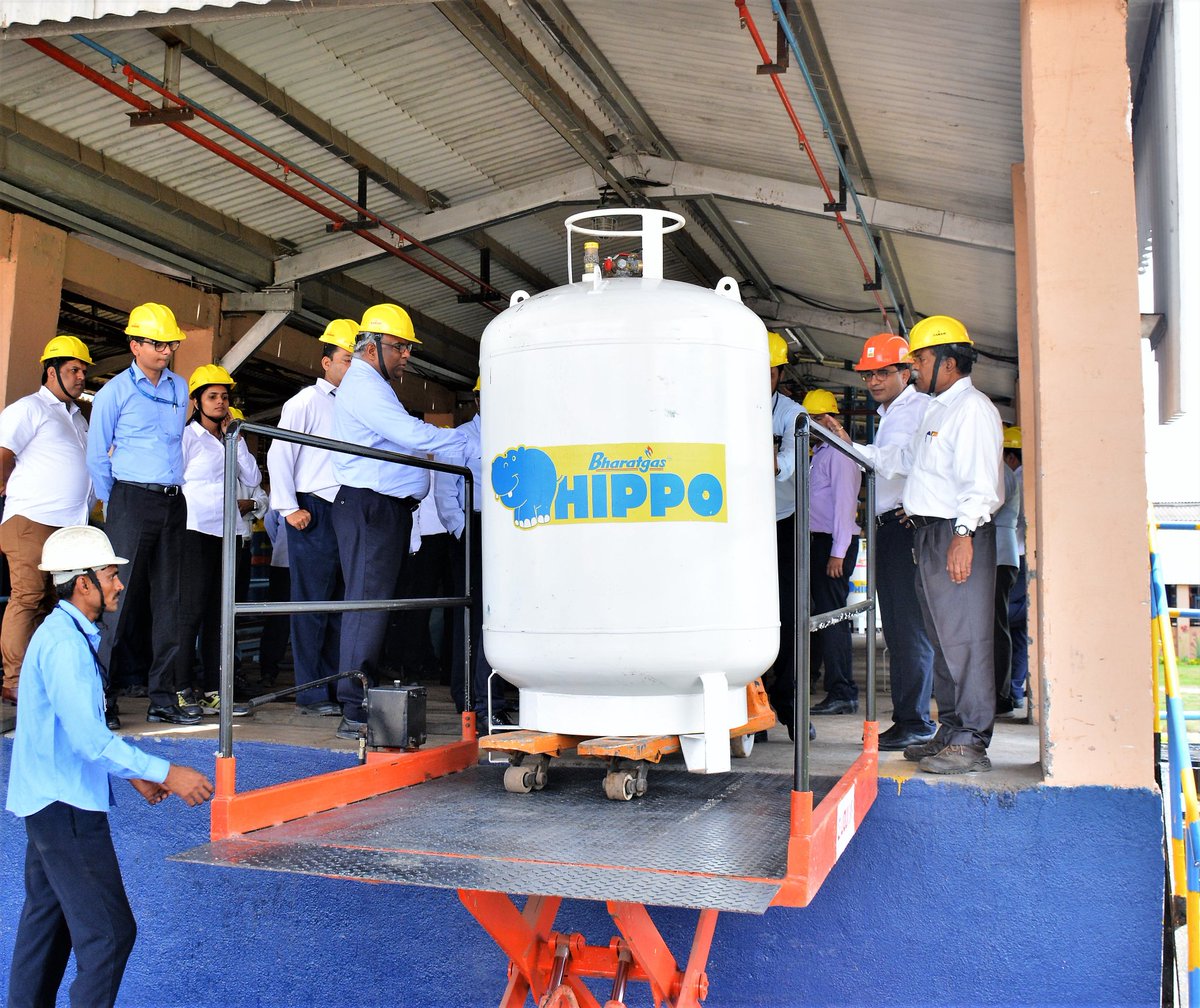 Bharatgaspune's tweet photo. First Hippo filling facility launch at Pune LPG plant by ED LPG and GM LPG @BPCLimited @BPCLLPG @Sureshnair_BPCL @NatekarRajoo https://t.co/7skBDDQwba