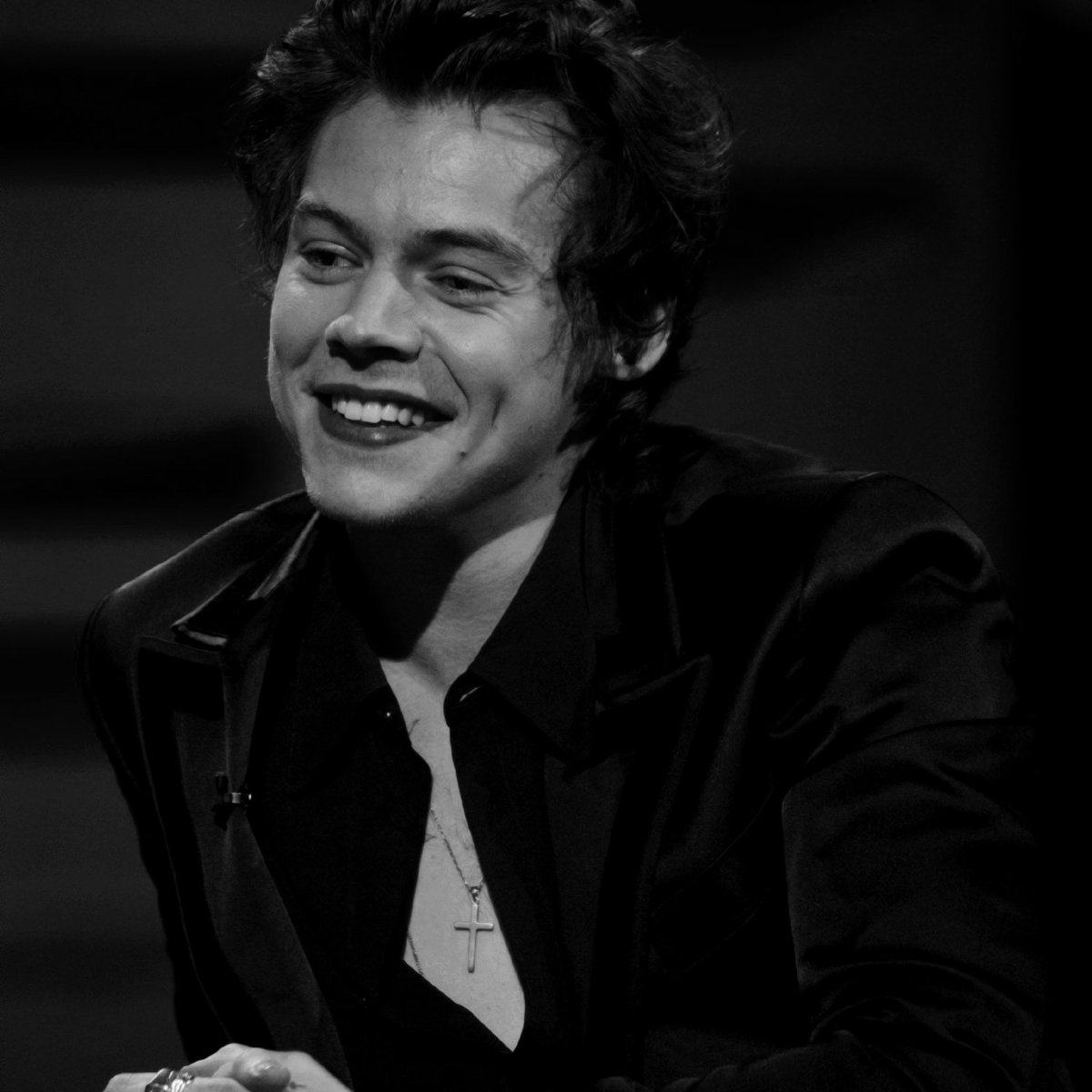 嫉妬　　Should we just search romantic comedies on Netflix and then see what we find?