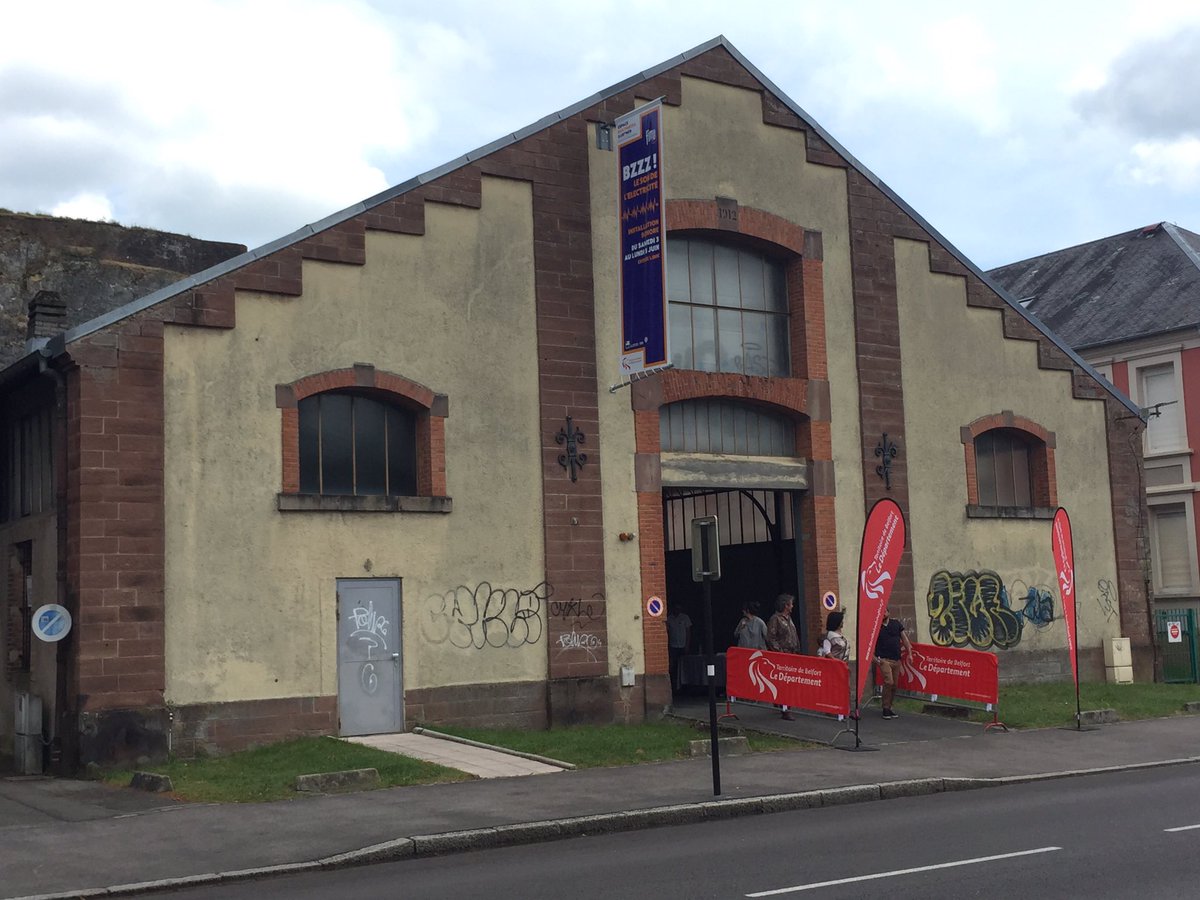 diversionsmag's tweet photo. Bzzz! Le son de l'électricité au manège, FIMU 2017. @fimubelfort @BelfortOfficiel https://t.co/iONJ4sRotl