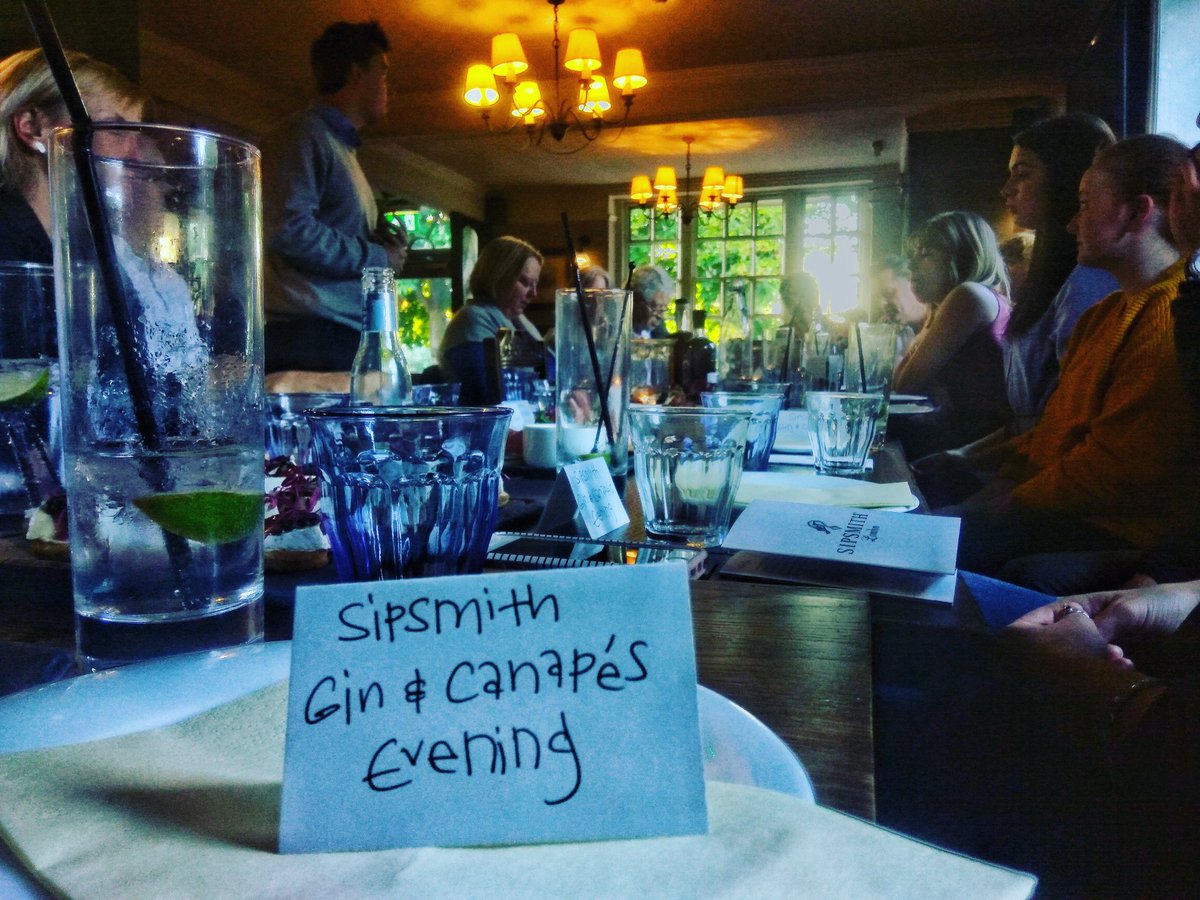 Coach_isleworth's tweet photo. Sipsmith Gin and Canapés Eve.. Looking forward to our next boozy event!
#SoMuchBooze #CommunityonTap @YoungsPubs @sipsmith https://t.co/59ef5RR5HX