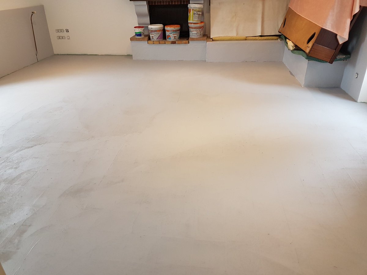 senechal_edycem's tweet photo. @Edycem_Beton applique du #betonciré sur un ancien carrelage réalisé par @BenoteauSarl , avec les produits @vincentbodinet https://t.co/0jSVzqvlyS