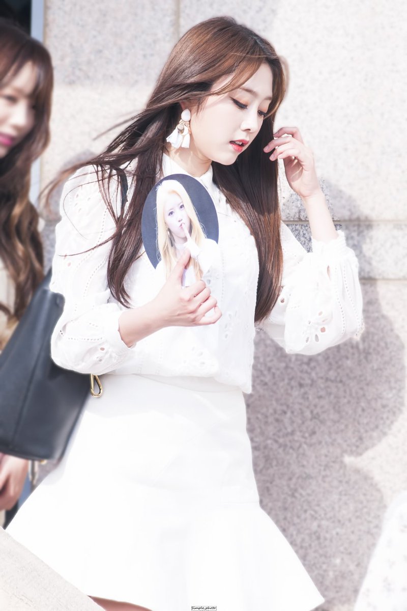 Simplephoto_'s tweet photo. 170603 평택대 러블리즈 퇴근
#러블리즈 #지수 #예인 #케이 #Lovelyz https://t.co/lz4XdXHpFv