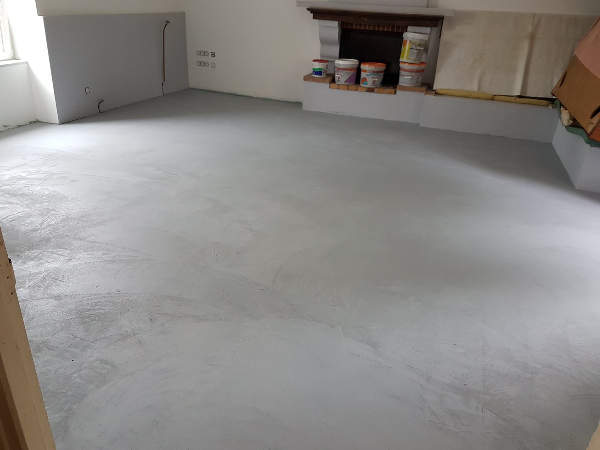senechal_edycem's tweet photo. @Edycem_Beton applique du #betonciré sur un ancien carrelage réalisé par @BenoteauSarl , avec les produits @vincentbodinet https://t.co/0jSVzqvlyS