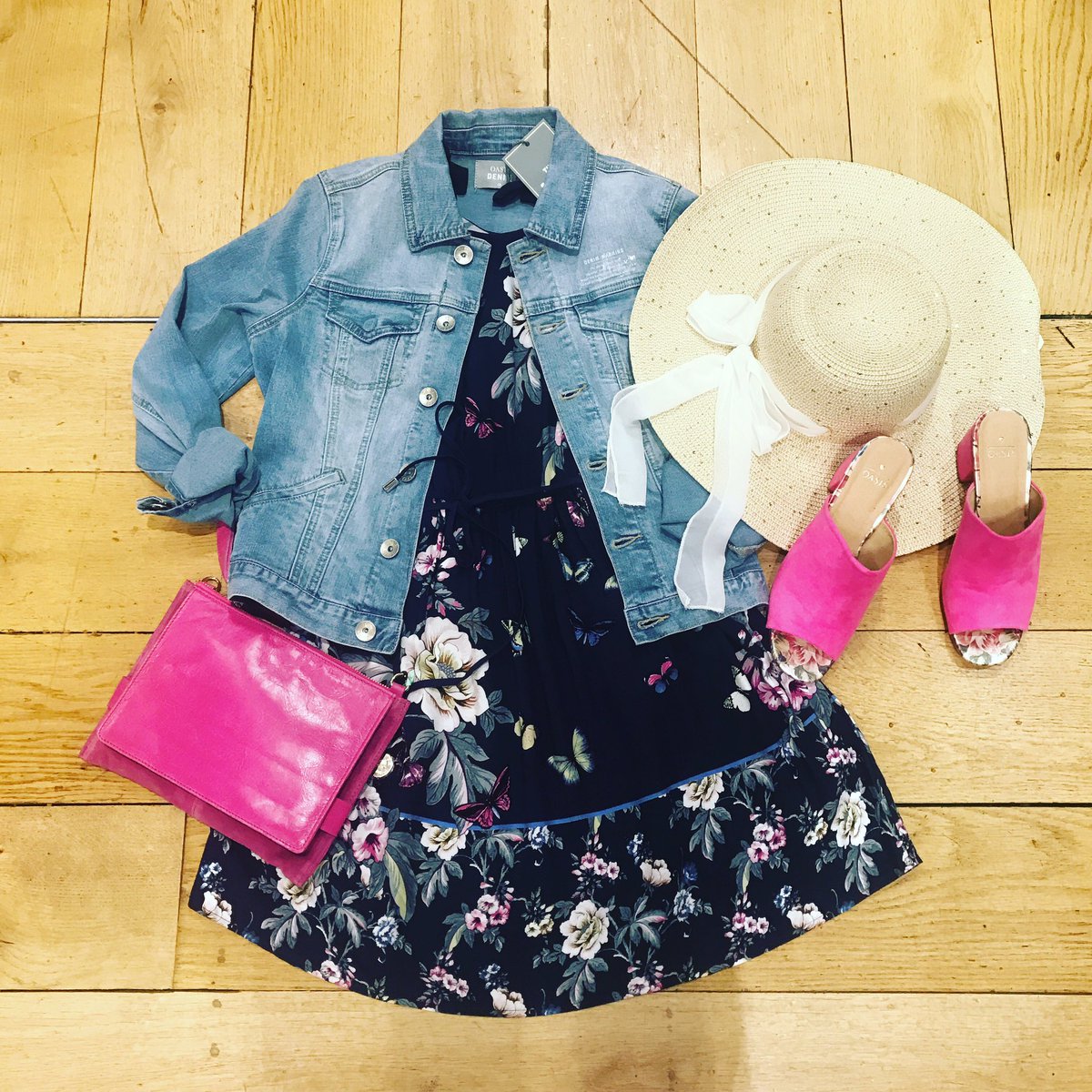 Oasis_Bullring's tweet photo. Start the week in style with our Papillion Tie shoulder dress with a washed denim #mypersonalstylist  @OasisFashion https://t.co/C0jCnCOkVP