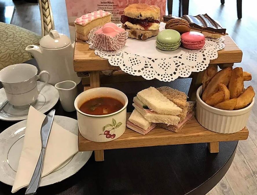 sugarvine's tweet photo. Hide form the rain @BijouOf  a small jewel of a coffee shop  with a great range of #gluten-free dishes #Lytham 
https://t.co/mvtfx6N6KT https://t.co/MZVhOAoeEF
