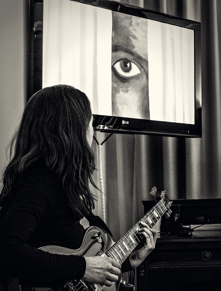 ArtRoomsFairs's tweet photo. This is what happened in videoarte @aclaRaRte's room during our 2017 Edition. Create the atmosphere YOU want at @ArtRoomsLondon Fair 🎸 #art https://t.co/xkOT2O8m0C