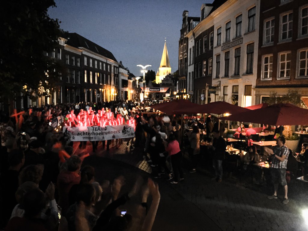 MischaVisser's tweet photo. #roparun doorkomst van Roparunteam Achterhoekrunners en Roparun team Zutphen in #zutphen @stg_roparun @ropateam84 https://t.co/JqK9IWHP39