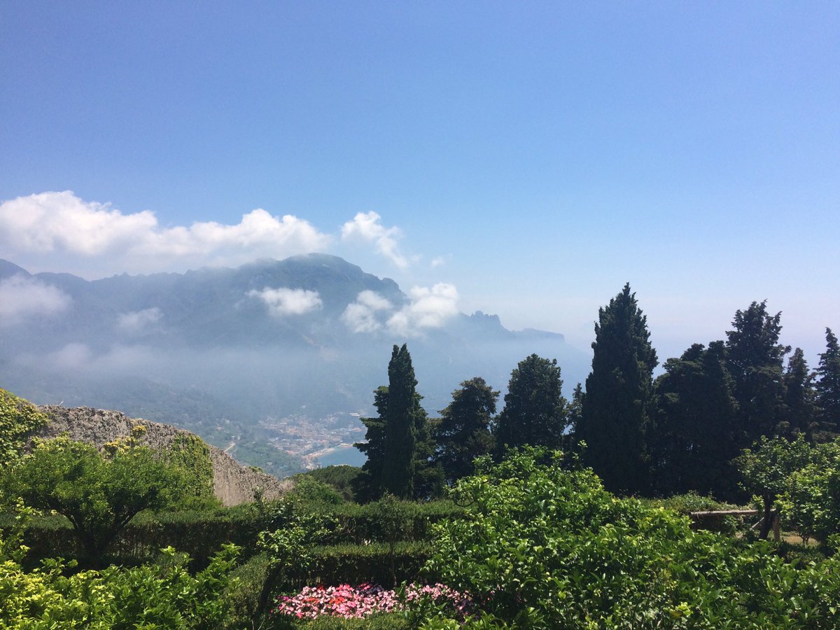 littlerobe1's tweet photo. Paesaggio incantevole #ravello #italy #Mediterraneo #nofilter https://t.co/QYZlXi11bS
