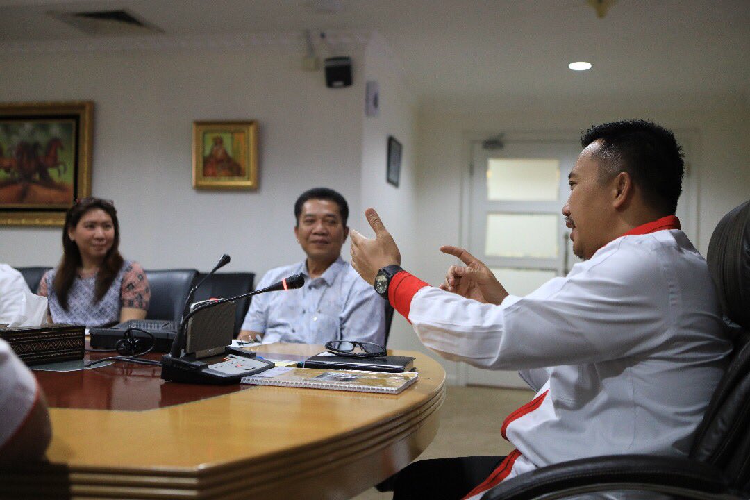 imam_nahrawi's tweet photo. Siang tadi,Saya sdh lakukan evaluasi dg PBSI, meminta PBSI memiliki RoadMap dan target detail menuju Asian Games 2018 dan Olimpiade 2020.-IN https://t.co/yAlKvy4RVA