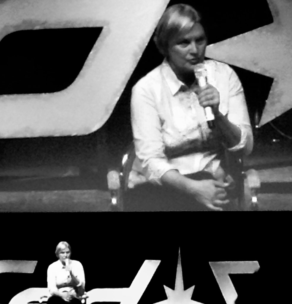 AussenLinie's tweet photo. .@TheDeniseCrosby on Stage at Fedcon #sogreat #firstidol #wow #thankyou https://t.co/XUbzBPr3BM