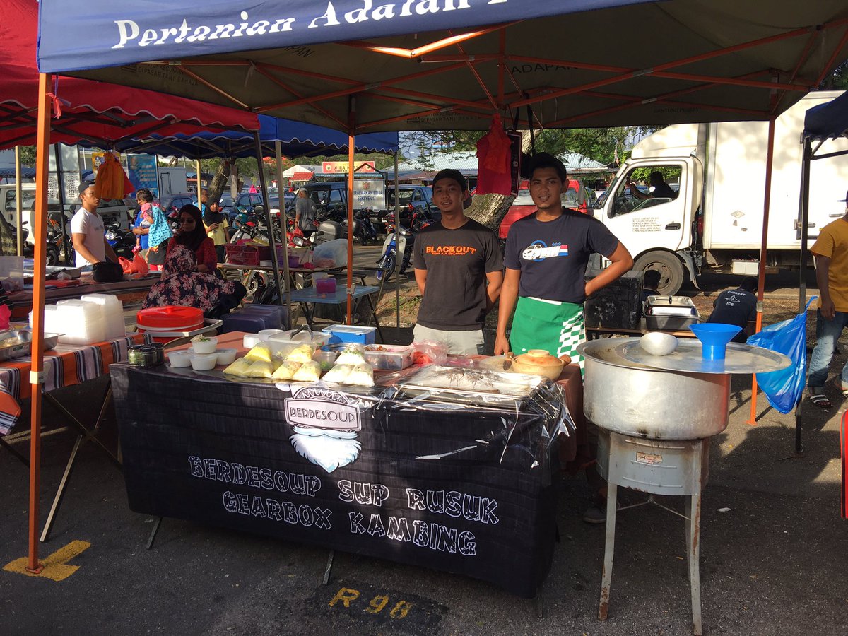 _2One's tweet photo. Mai mai mai datang ke bazar @botak_ayie di Seksyen 17 Shah Alam. Macam2 ada. Rugi kalau x mai.
#berdesoup
#meekuning
#kueytiaw
#bihun https://t.co/a7PVUS8Wrh