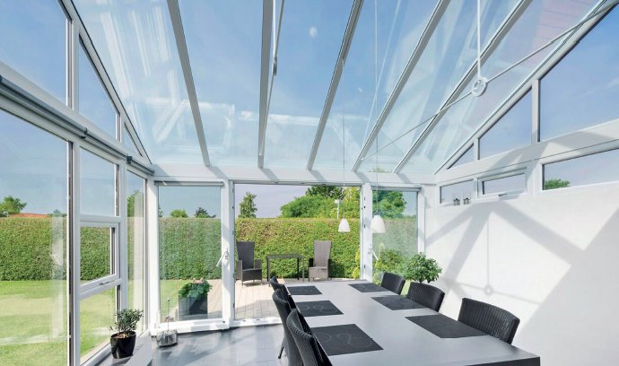 Tuffxglass's tweet photo. @Tuffxglass  We supply glass units upto 4000mm in length in various colours ie Aqua, Ultragrey, Blue and Neutral for #large #conservatories https://t.co/wK0ludAlom