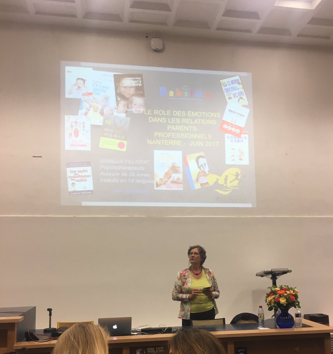 HeleneGrisel's tweet photo. Journée pédagogique T1S1 avec @filliozatco les émotions dans les relations parents professionnels #babilou https://t.co/gvubpm9kM8