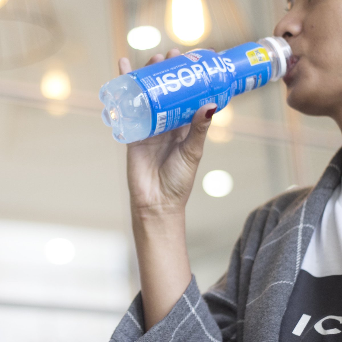 Isoplus7ion's tweet photo. Berpuasa menghabiskan cairan. Minum 1 botol ISOPLUS saat sahur, untuk menjaga cairan tubuh #ElevateYourDay #1S1B #PuasaPenuhHikmah #BeMyself https://t.co/KhTK1Lr2fO