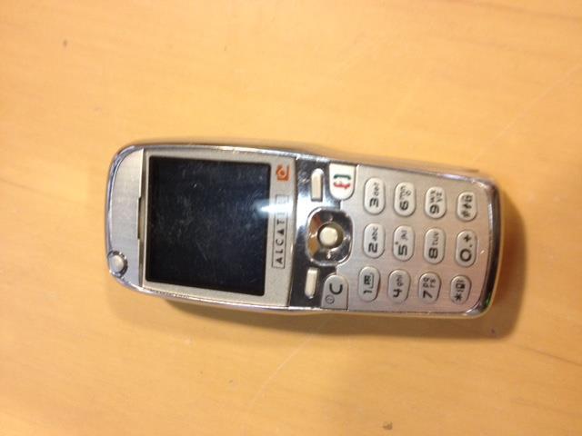 29-05-2017 (Dronten)
Alcatel mobiele telefoon (chroom) Gevonden op de Educalaan (bij plantenperk Educalaan) te Dronten.