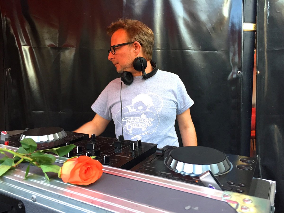 LOperaResto's tweet image. Evadez-vous #laroseraie by Cointreau #terrasse #paris tous les jeudis, vendredis et samedis soirs.