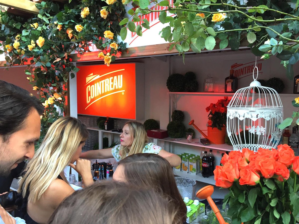 LOperaResto's tweet image. Evadez-vous #laroseraie by Cointreau #terrasse #paris tous les jeudis, vendredis et samedis soirs.