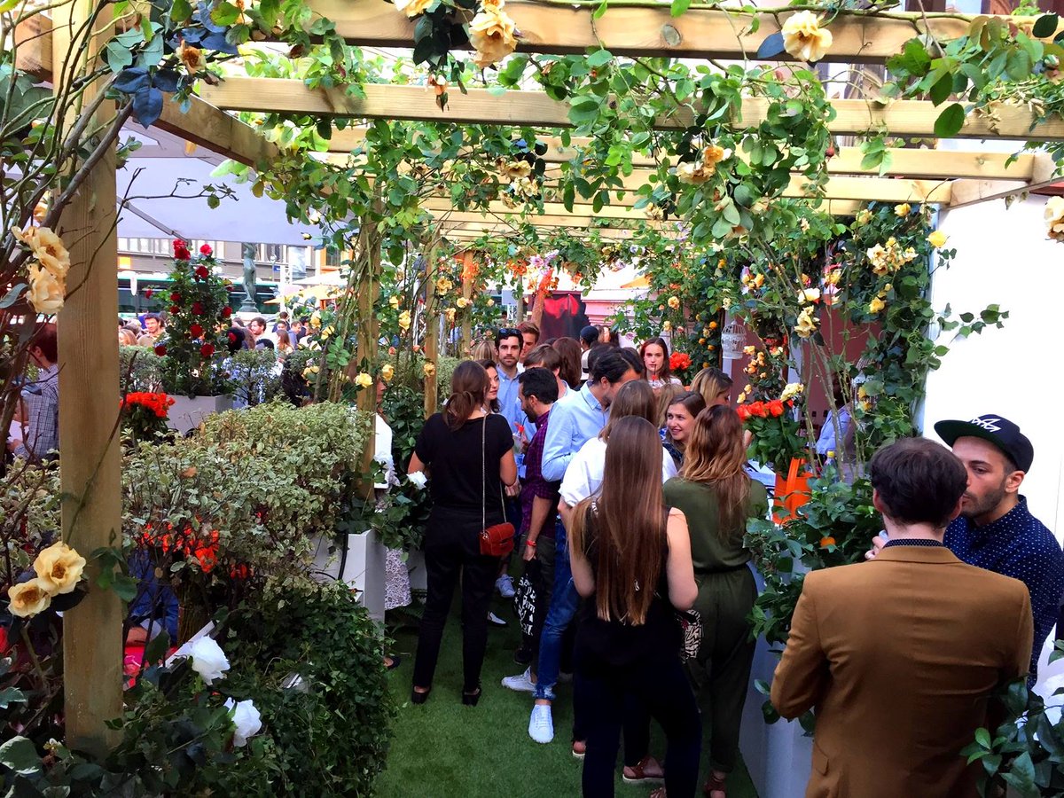 LOperaResto's tweet image. Evadez-vous #laroseraie by Cointreau #terrasse #paris tous les jeudis, vendredis et samedis soirs.