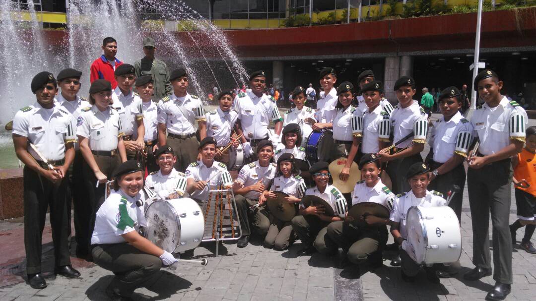 EJB_LIMIZAMORA's tweet photo. Representación, Banda de Guerra #LIMIZAMORA Inauguración juegos polideportivos Alcaldía de Caracas https://t.co/l9uBdWAjqW