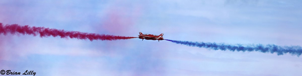 Side by side #theredarrows Synchro Pair on Sunday @torbayairshow @rafredarrows #TorbayAirshow #RAF #Torbay