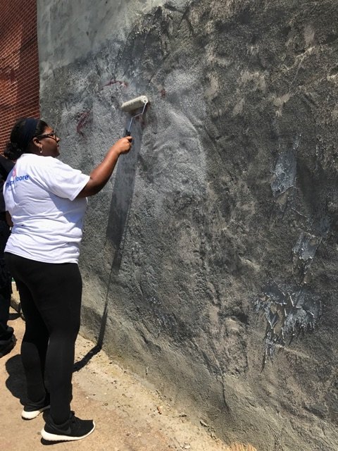 NYPD76Pct's tweet photo. #76Pct NCOs &amp; Explorers worked together this weekend to clean up the neighborhood #BrooklynGraffitiFree https://t.co/dExIcCEa0j