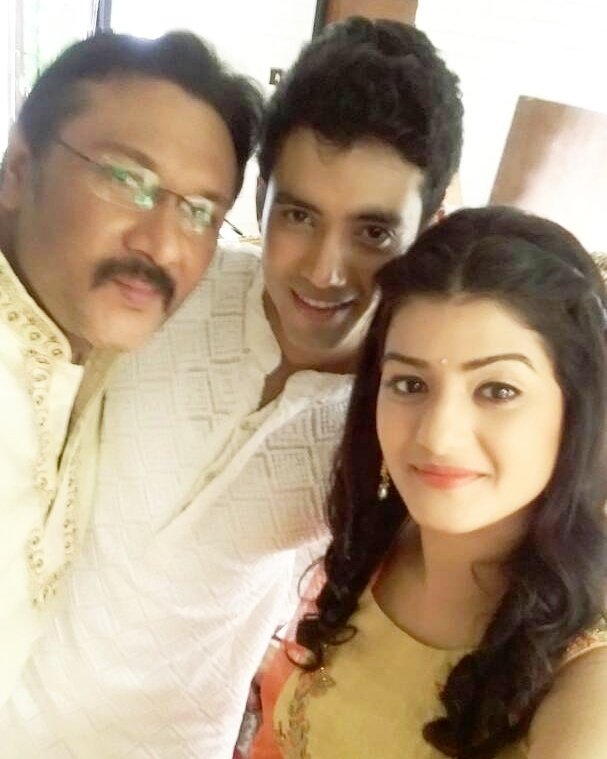 RohanRai1509's tweet photo. Going traditional for a special occasion! 🙏 

#onsets #Indian #desiswag #shootlife @PiyaaAlbela @ZeeTV @rajshrifilms https://t.co/wL6g7cBytn