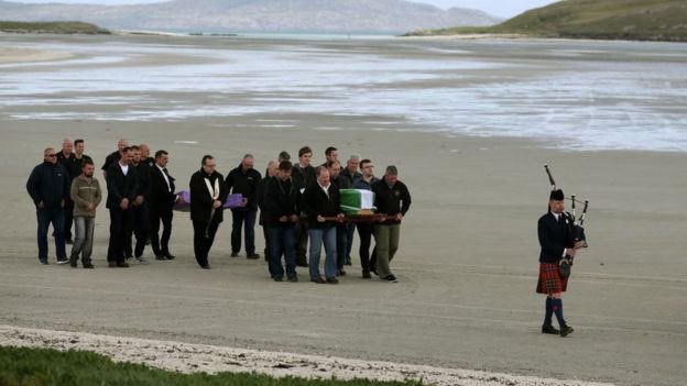 candleblone's tweet photo. Thoughts are with Barra this morning as they farewell Eilidh Macleod 14yrs #cryingwithyou https://t.co/dmDb6B4YvM